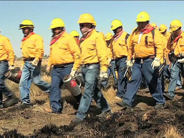 Despliega México apoyo histórico para combate de incendios en Canadá