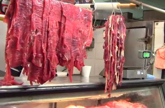Más que por respeto a la cuaresma, las ventas de carne disminuyen por sus altos precios