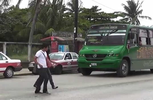 Estudiantes de la Zona Sur solicitan sea respetado el medio pasaje por parte del transporte urbano.
