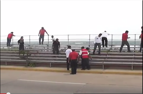 Protección Civil de Coatzacoalcos realiza la revisión de gradas para el carnaval.