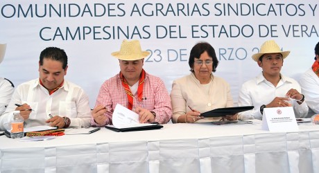 Firman Icatver y CNC acuerdo de capacitación a trabajadores del campo