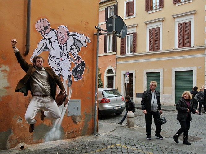 El papa Francisco repudia la mitificación de su persona