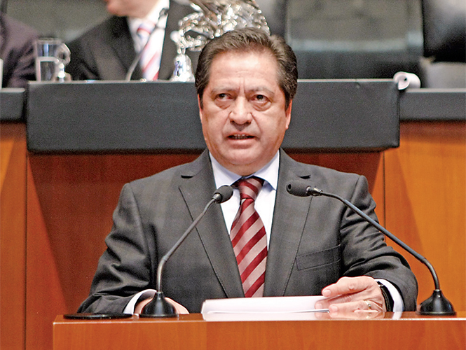 Pasa comisiones ley de pensión universal