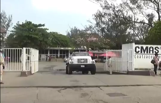 Habitantes de Coatzacoalcos son afectados por la falta de agua.