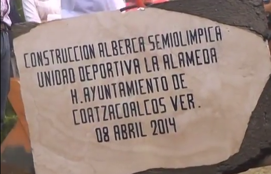 Ayuntamiento de Coatzacoalcos colocó primera piedra de la alberca Semi olímpica en Alameda.