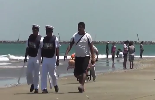 Instalan torres salvavidas en playas de Coatzacoalcos.