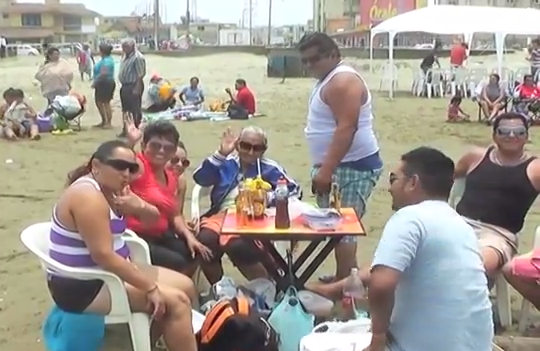 Porteños y visitantes disfrutaron de las playas de Coatzacoalcos.