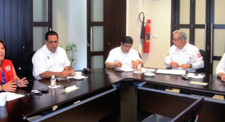 Evalúan autoridades estatales afectaciones por granizada en Xalapa