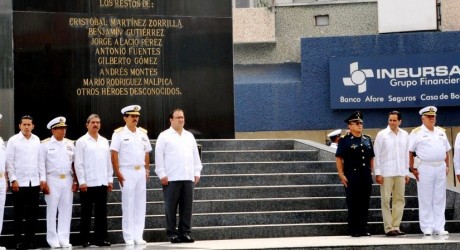 Rinde gobernador Javier Duarte honores a civiles caídos en la Gesta Heroica del 21 de abril de 1914