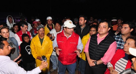 Recorre el gobernador Javier Duarte comunidades afectadas por granizada en Xalapa, anuncia apoyos