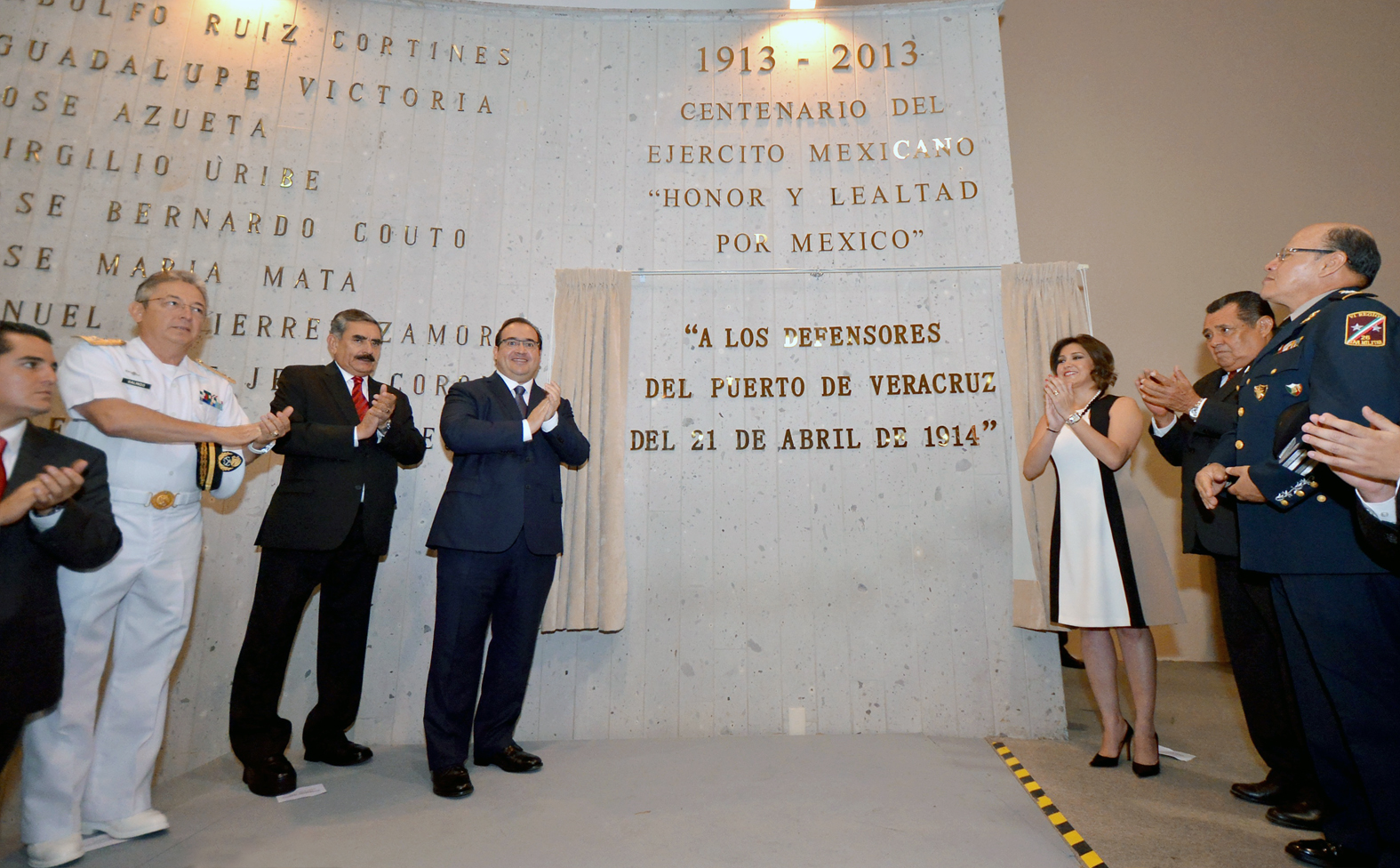 Honran con letras de oro a los defensores del puerto de Veracruz del 21 de abril de 1914