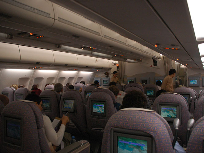 Pasajero intenta suicidarse a bordo de avión