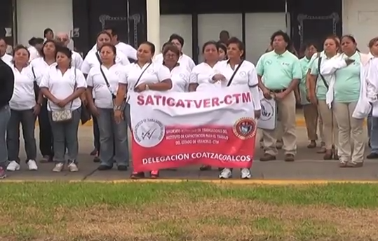 Marchan en Coatzacoalcos más de 3 mil Trabajadores del Sur en el marco del Día del Trabajo.