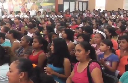 Reciben sus becas del programa “tutor solidario” alrededor 200 niños de Coatzacoalcos.