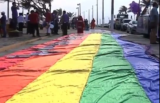 Realizan en Coatzacoalcos la cuarta marcha Lésbico – Gay.