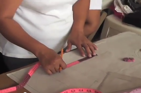 Continúan capacitándose para el autoempleo mujeres y jóvenes en el DIF de Coatzacoalcos.