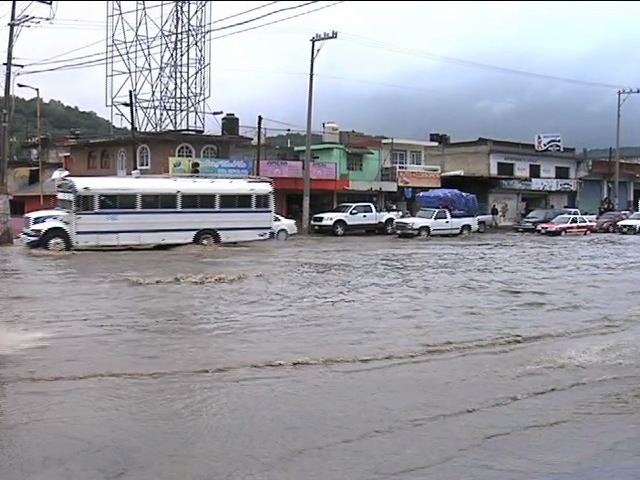 Obras inconclusas podrían causar inundaciones en Banderilla