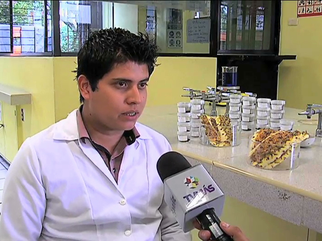 Procesan cáscara de piña para limpiar ríos contaminados
