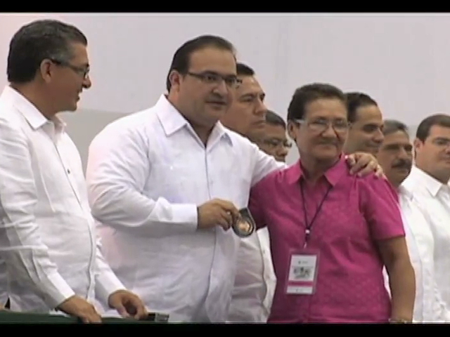 Reconoce el gobernador Javier Duarte a maestros veracruzanos