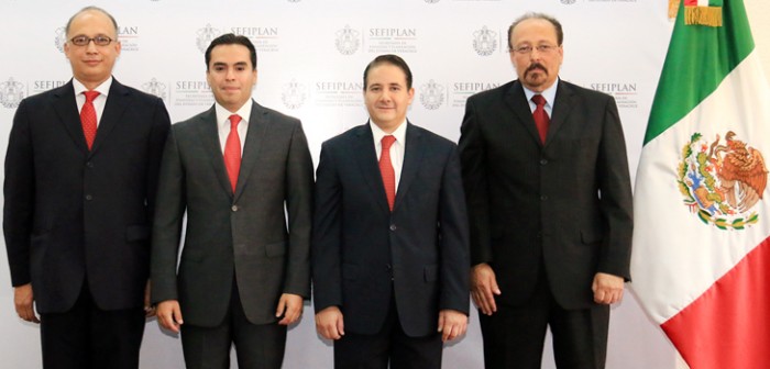 Toman posesión nuevos servidores públicos de Sefiplan