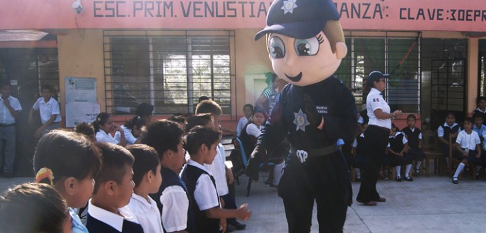 Llevan programa de prevención Yo Tengo Un Amigo Policía a Papantla