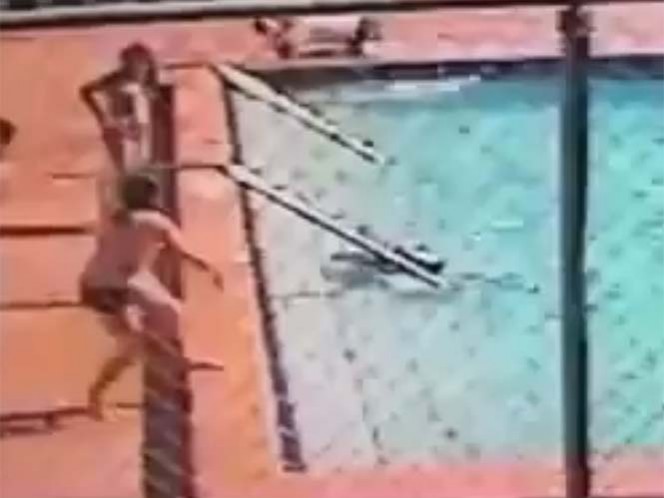 Niños sobreviven tras electrocutarse dentro de una alberca