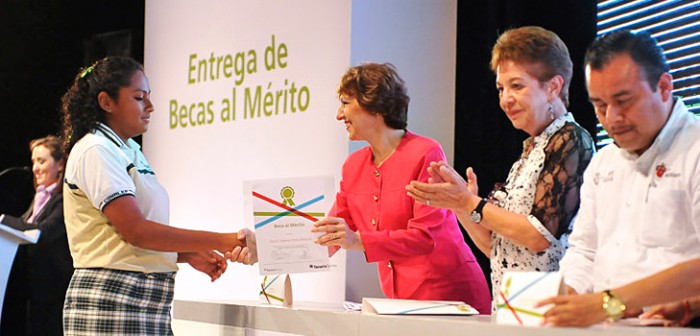 Reciben estudiantes del Conalep Veracruz I y II becas de estudio