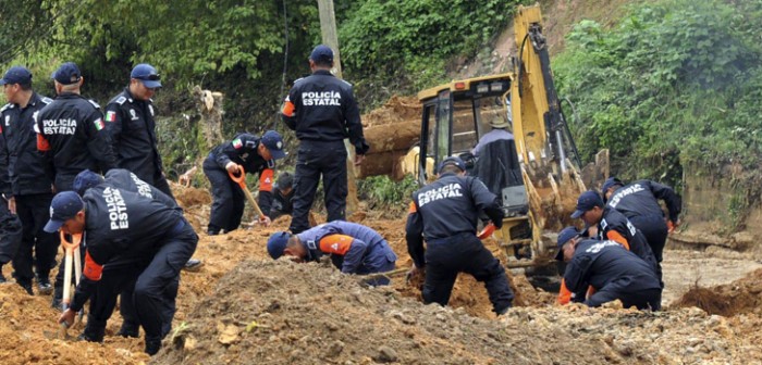 Atendieron de manera inmediata PC y SSP deslaves en Chocamán y Tomatlán