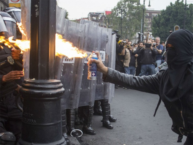Puebla prohíbe el uso de armas en manifestaciones
