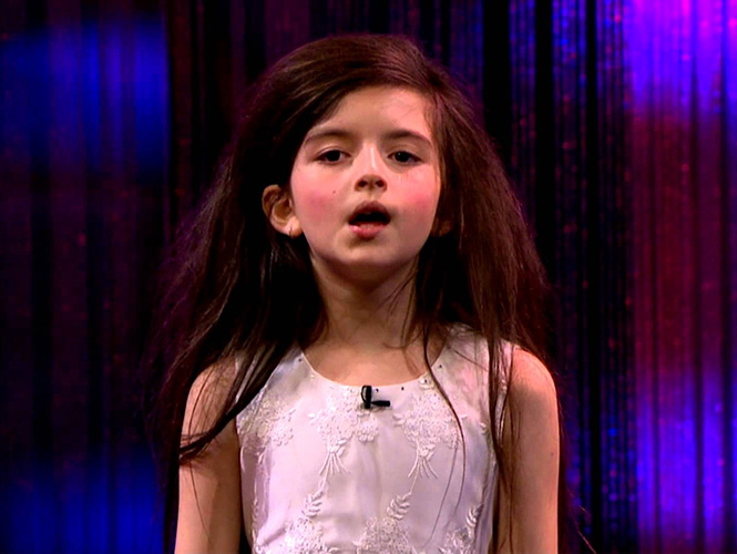Niña de siete años es la versión femenina de Frank Sinatra