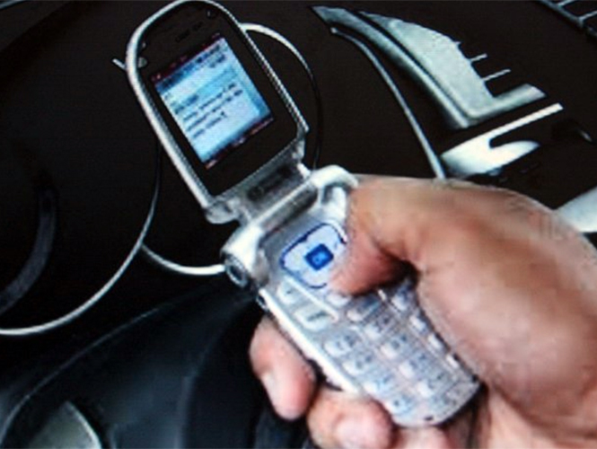 Monterrey prohibirá uso de teléfonos celulares al momento de conducir