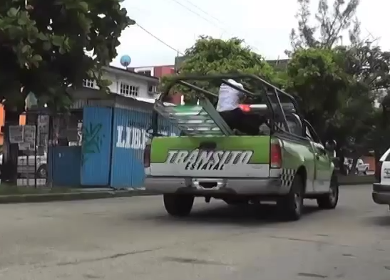 Detiene la Delegación de Tránsito a unidades de transporte que no cuentan con sus papeles en regla.