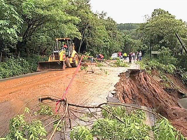 Alertan por posibles deslaves, sobre todo en la zona centro del estado