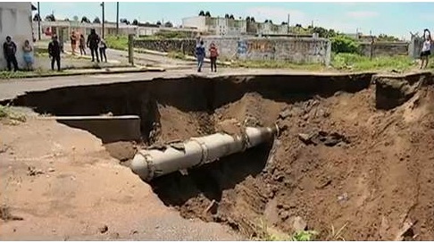 Lluvias dejan gran socavamiento en Lomas de Río Medio III