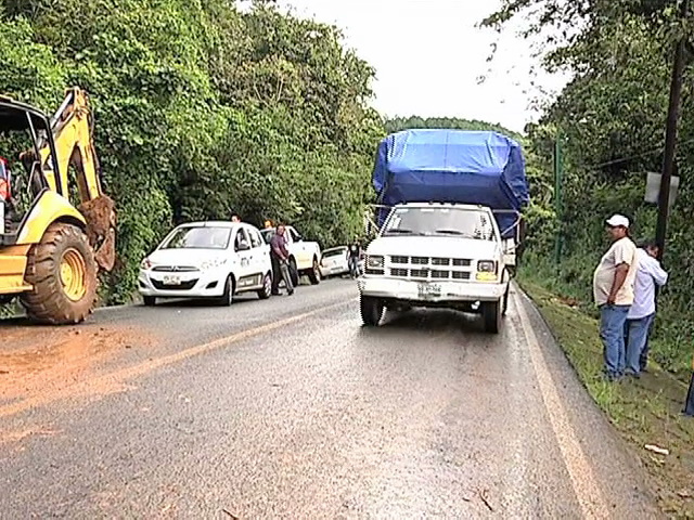 Restablecen paso entre La Laguna y Pacho viejo, en Coatepec