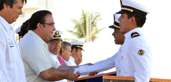 Preside gobernador Javier Duarte graduación de oficiales de Marina Mercante