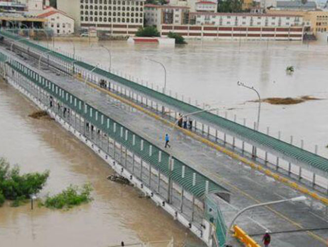 Creciente de río bravo afecta 60 colonias en Nuevo Laredo
