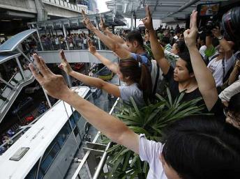 El saludo de la saga ‘Los Juegos del Hambre’ se convierte en símbolo de la resistencia tailandesa
