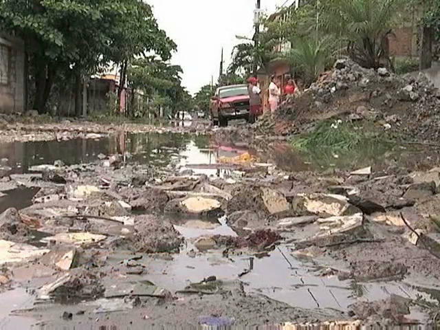 Limpia PC calles afectadas por lluvias en Medellín de Bravo