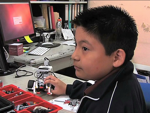 Mis Primeros Pasos a la Ciencia lleva a alumnos de primaria a laboratorios