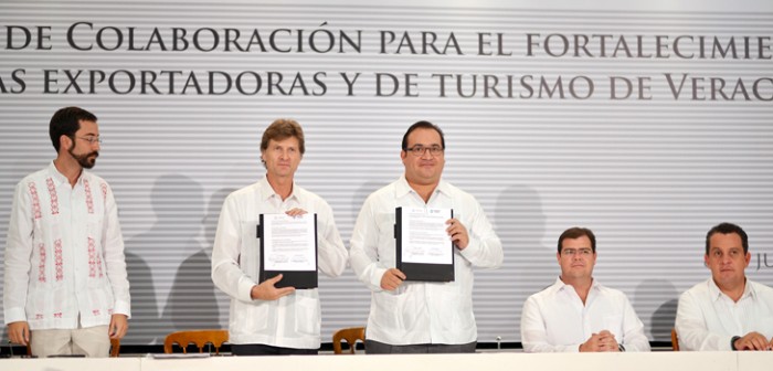 Firma Javier Duarte convenio con Bancomext para fortalecer economía social