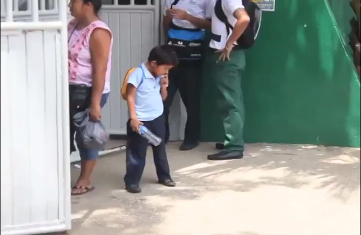 El primer día de clases fue de llanto y alegría para los niños de Coatzacoalcos.