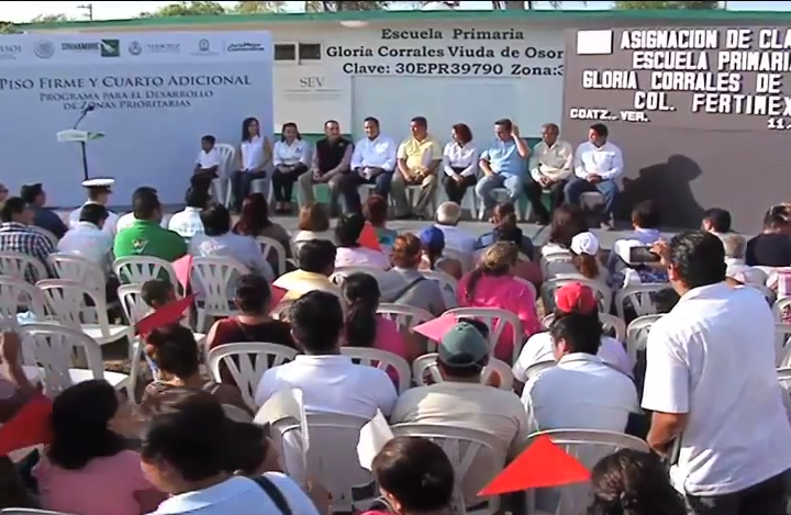 El programa “Piso firme y cuarto adicional” con un avance del 30% en Coatzacoalcos.