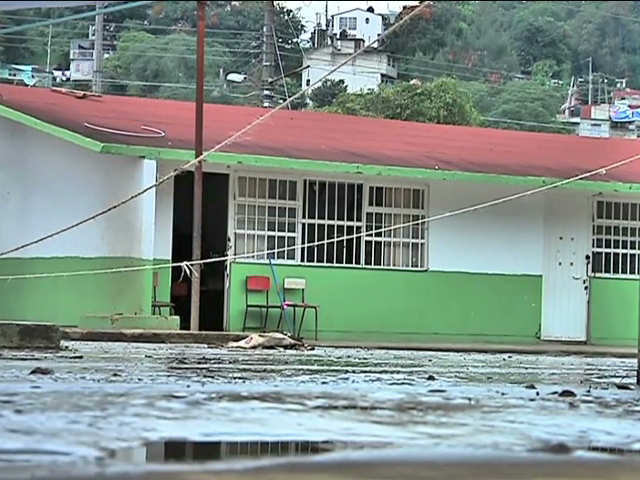 Vuelve a inundarse Escuela Primaria Jesús Reyes Heroles en Xalapa