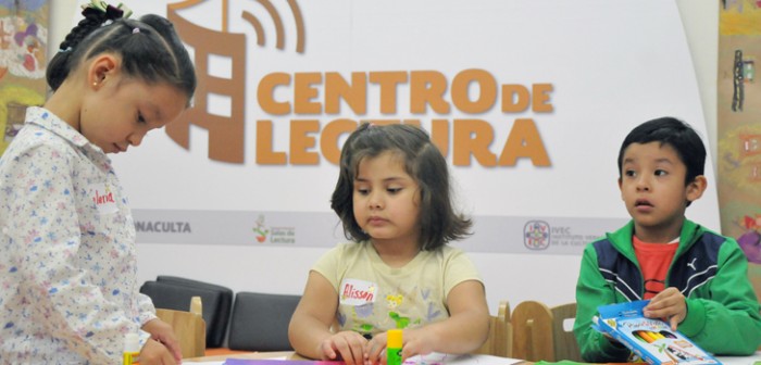 Celebra IVEC Día Mundial del Libro con maratón literario, en el Ágora