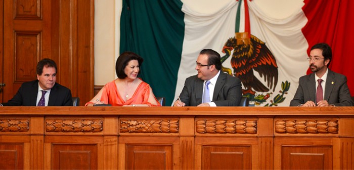 Firma Javier Duarte convenio con Profeco y ayuntamientos