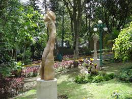 Dos muestras plásticas en el Jardín de las Esculturas