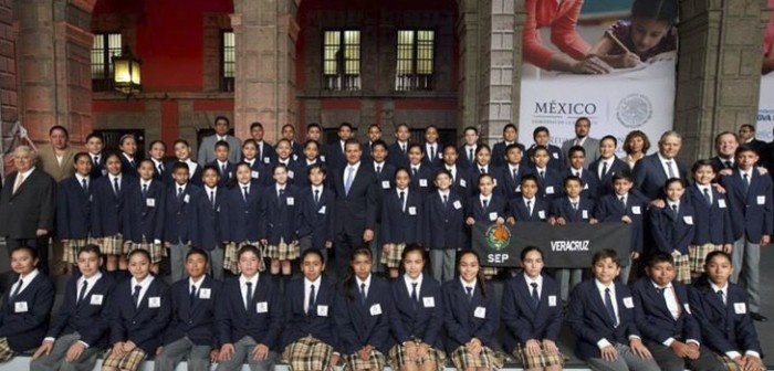 Recibe el Presidente Enrique Peña Nieto a niños veracruzanos con alto desempeño educativo