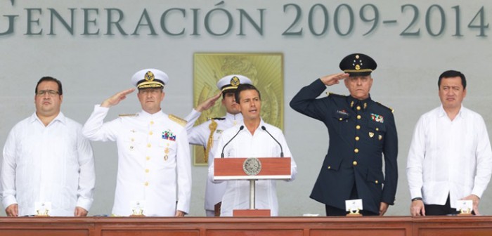 Acompaña el gobernador Javier Duarte al Presidente Enrique Peña Nieto en graduación de guardiamarinas