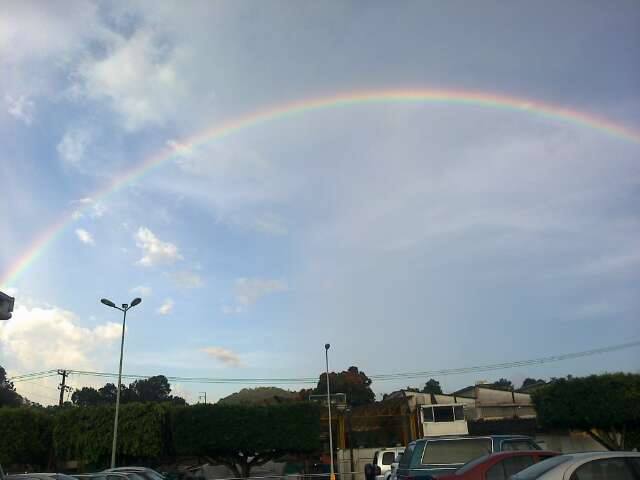 Arco iris sorprende luego de fuerte lluvia en Xalapa